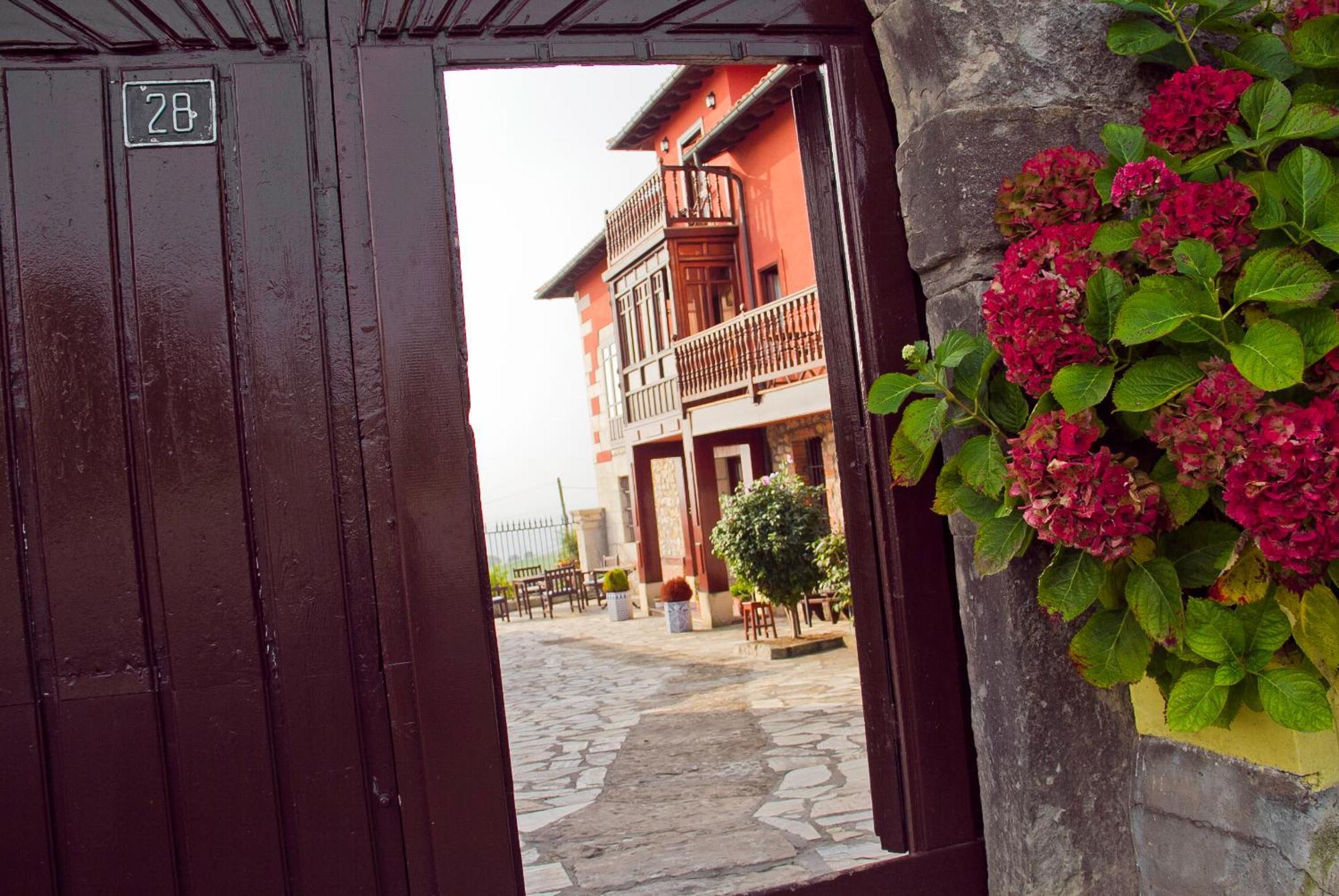 Posada Campo (Adults Only) Суансес Екстериор снимка